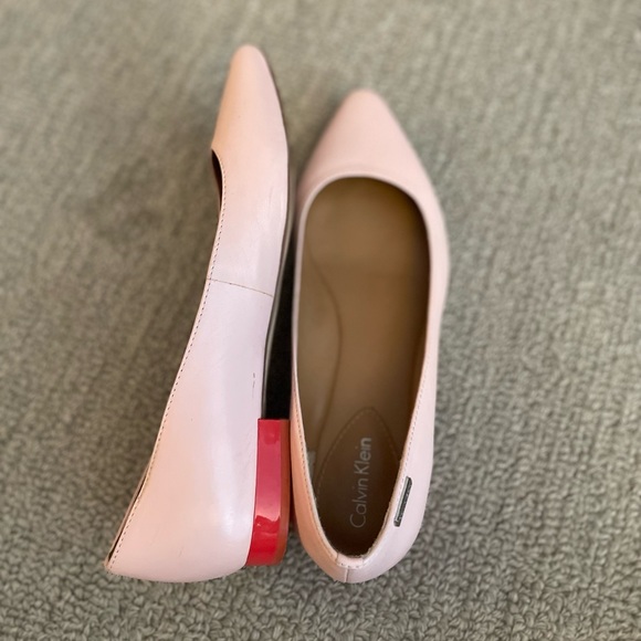 CALVIN KLEIN PINK FLATS WITH LOW RED HEEL. SIZE 7.5! - Picture 2 of 3